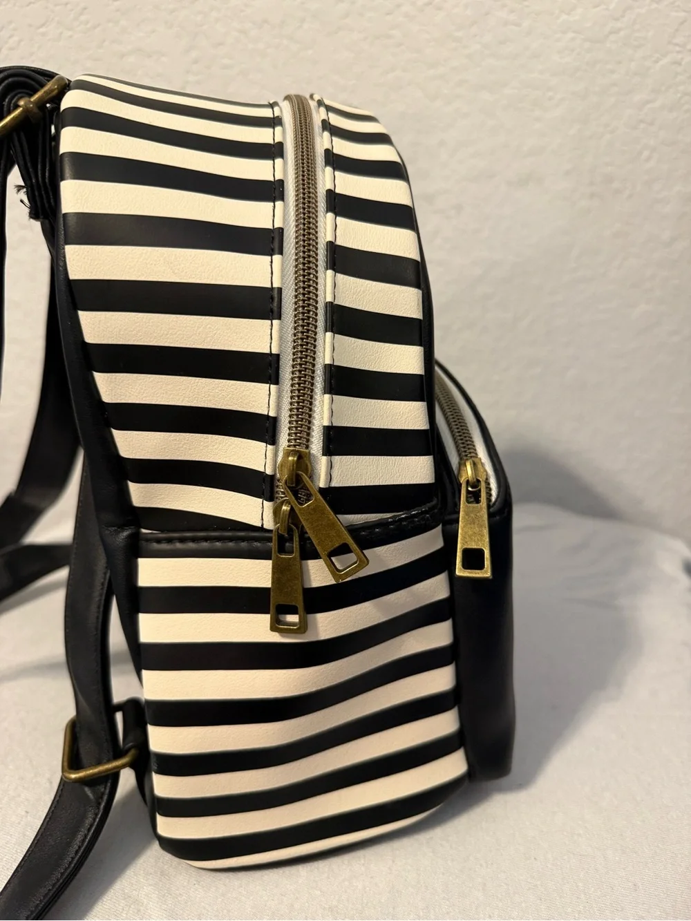loungefly disney Black Snow White Poison Apple Mini Backpack